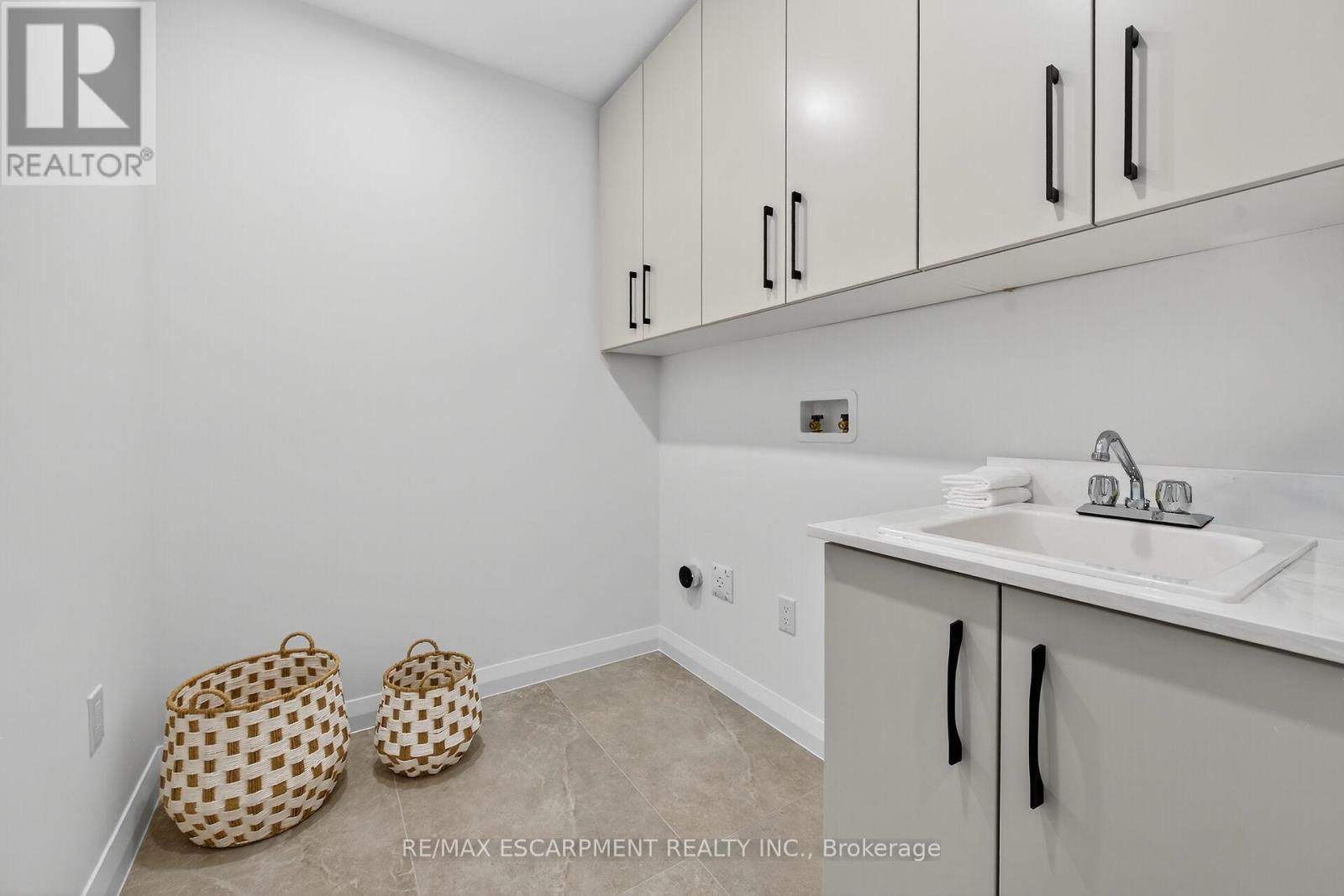 16 Sagewood Drive, Hamilton, Ontario  L9B 0K7 - Photo 27 - X12545032