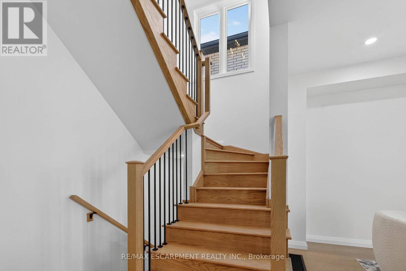 16 Sagewood Drive, Hamilton, Ontario  L9B 0K7 - Photo 29 - X12545032