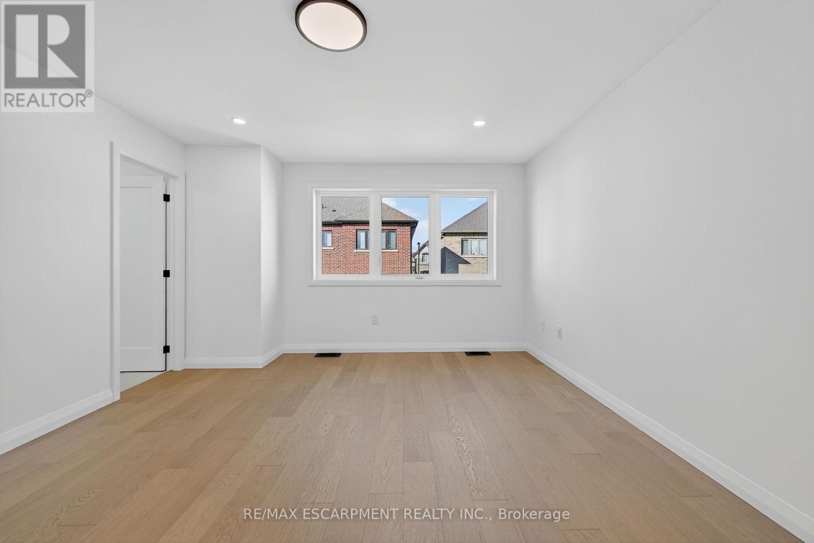 16 Sagewood Drive, Hamilton, Ontario  L9B 0K7 - Photo 33 - X12545032