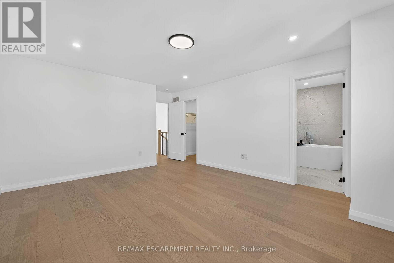 16 Sagewood Drive, Hamilton, Ontario  L9B 0K7 - Photo 34 - X12545032