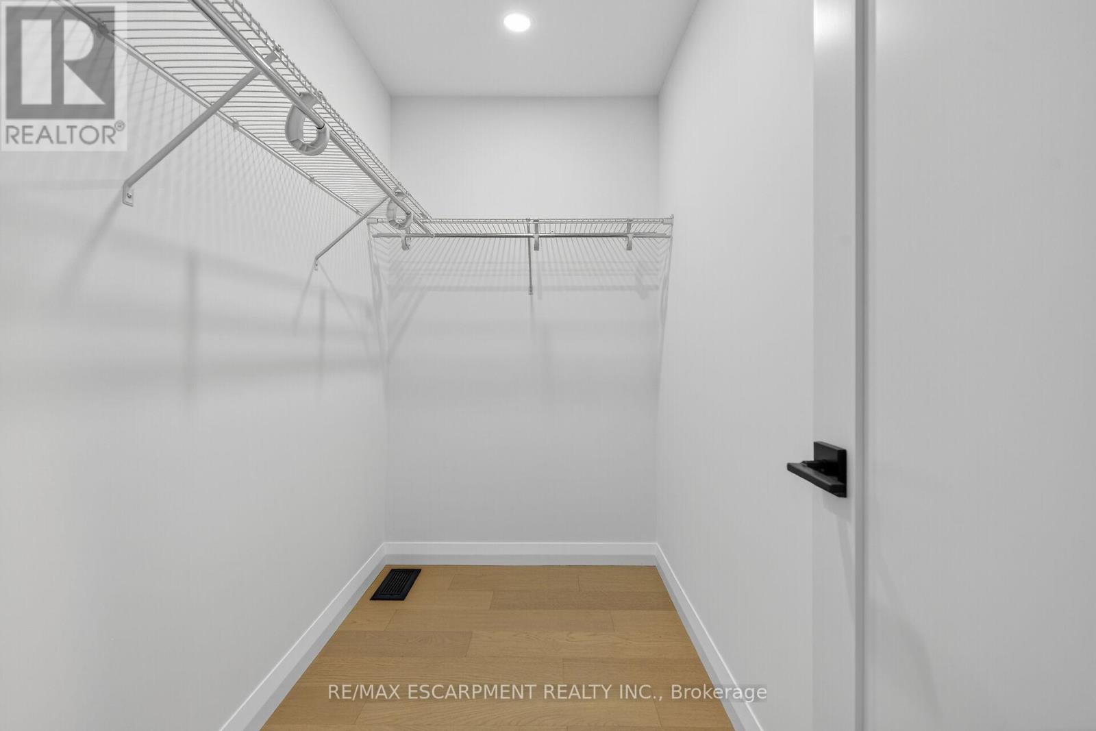 16 Sagewood Drive, Hamilton, Ontario  L9B 0K7 - Photo 35 - X12545032