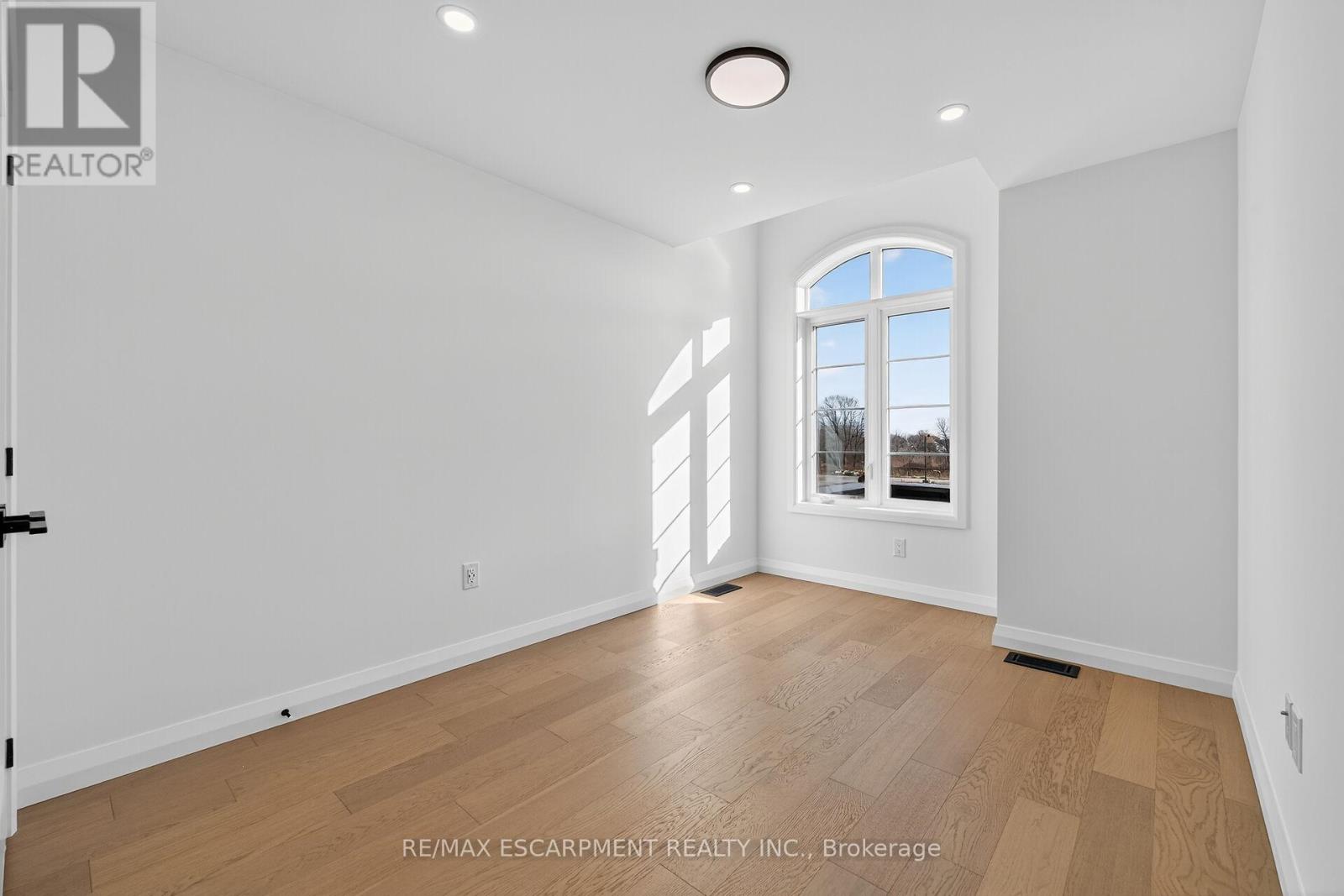 16 Sagewood Drive, Hamilton, Ontario  L9B 0K7 - Photo 41 - X12545032