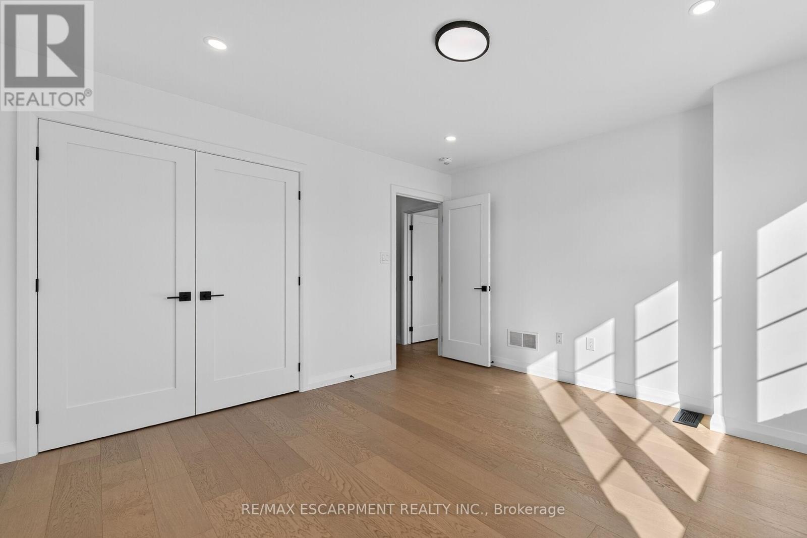 16 Sagewood Drive, Hamilton, Ontario  L9B 0K7 - Photo 43 - X12545032