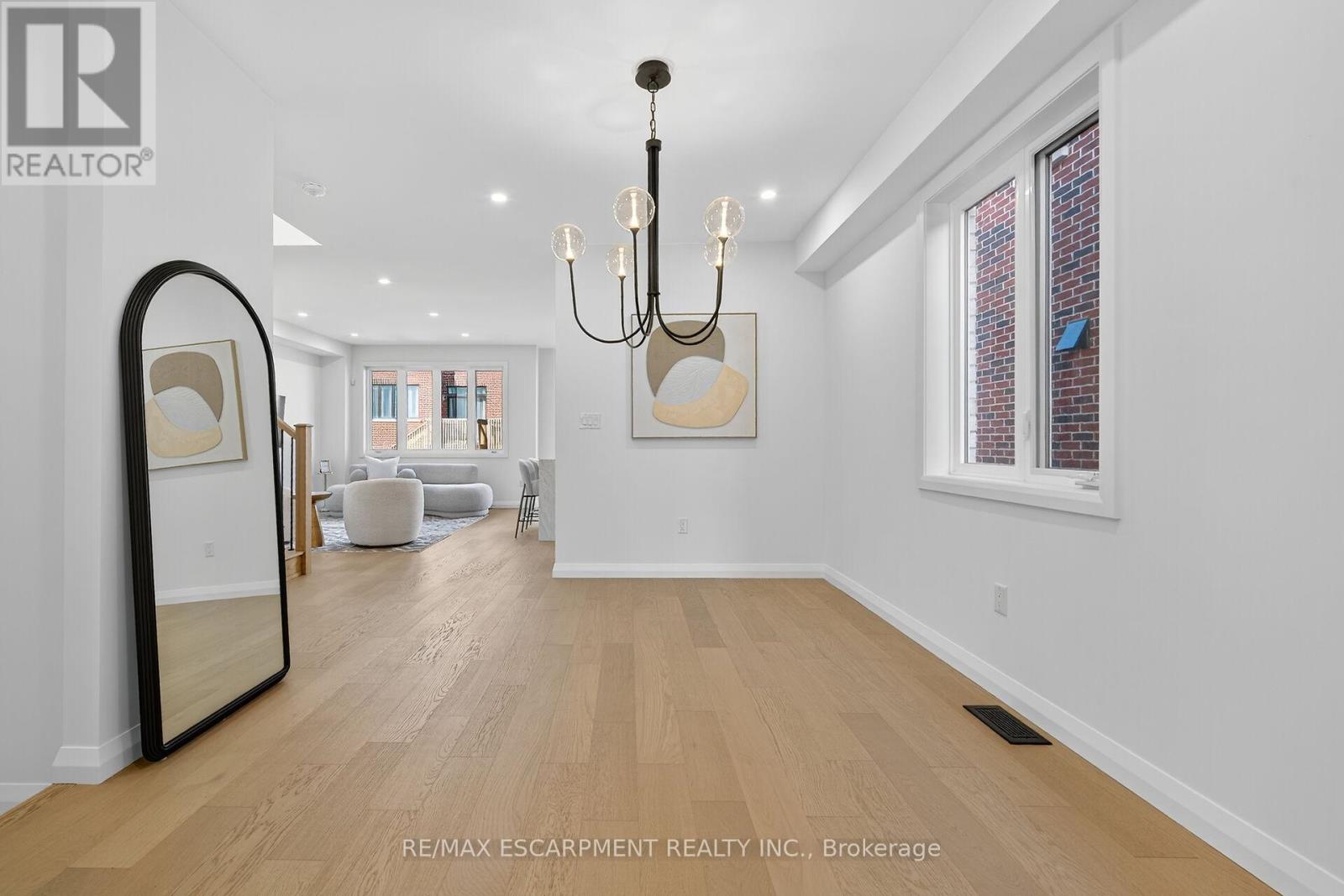 16 Sagewood Drive, Hamilton, Ontario  L9B 0K7 - Photo 6 - X12545032