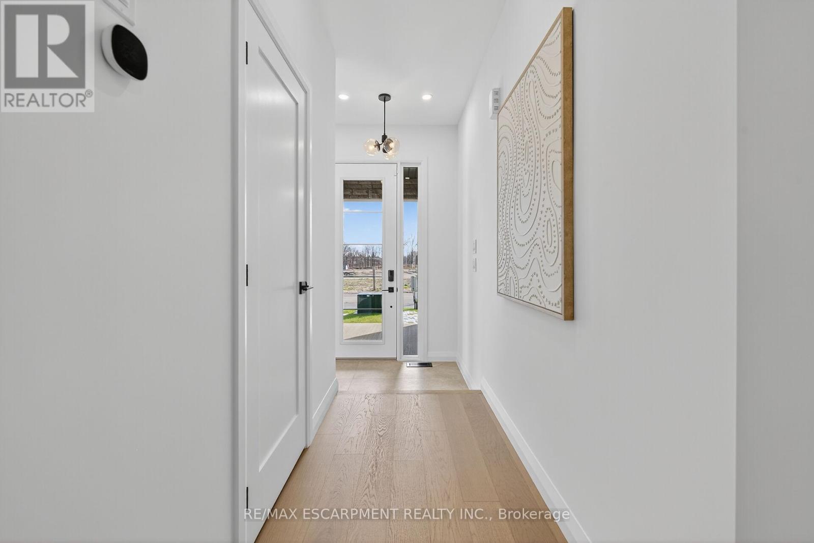 16 Sagewood Drive, Hamilton, Ontario  L9B 0K7 - Photo 7 - X12545032