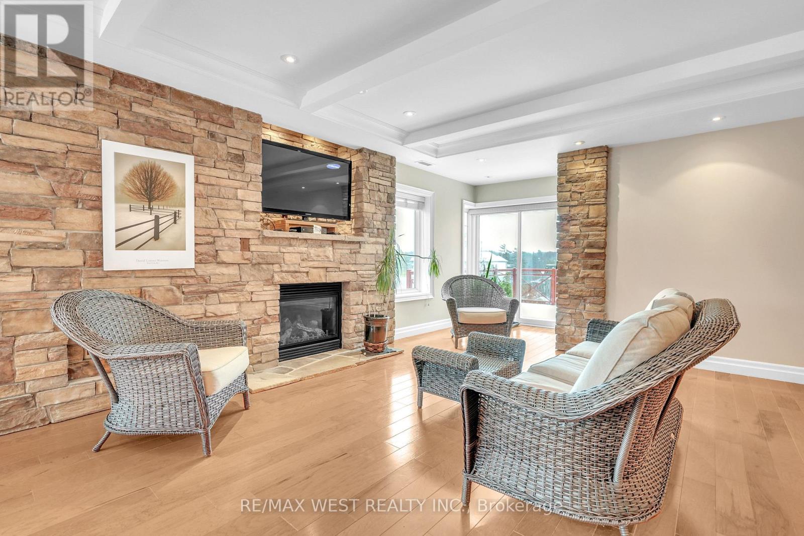 502 - 110 Steamship Bay Road, Gravenhurst, Ontario  P1P 1Z9 - Photo 2 - X12545080