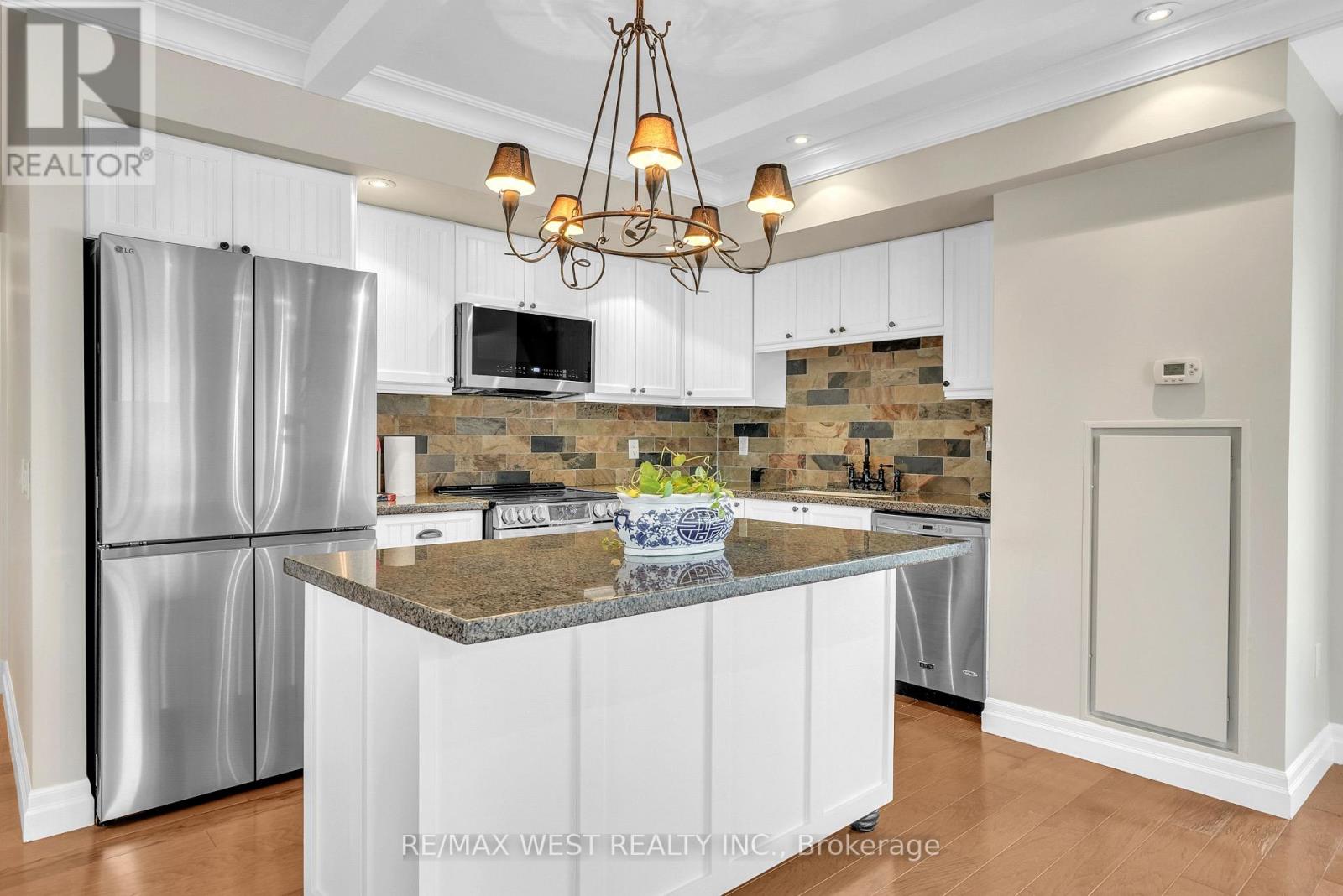 502 - 110 Steamship Bay Road, Gravenhurst, Ontario  P1P 1Z9 - Photo 3 - X12545080