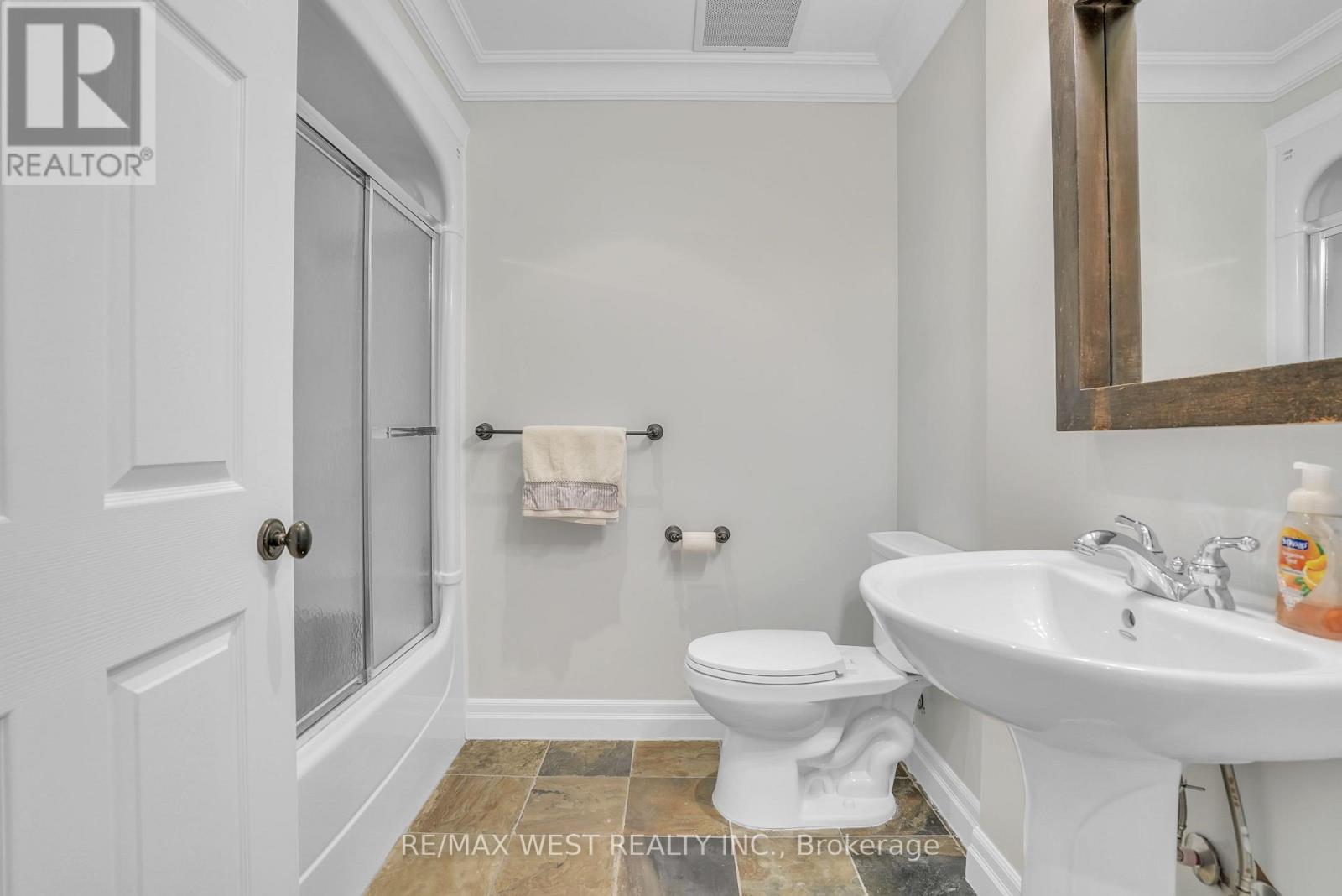 502 - 110 Steamship Bay Road, Gravenhurst, Ontario  P1P 1Z9 - Photo 8 - X12545080