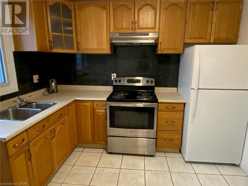 Main - 11 Parkdale Avenue S, Hamilton, Ontario  L8H 1B1 - Photo 10 - X12545094