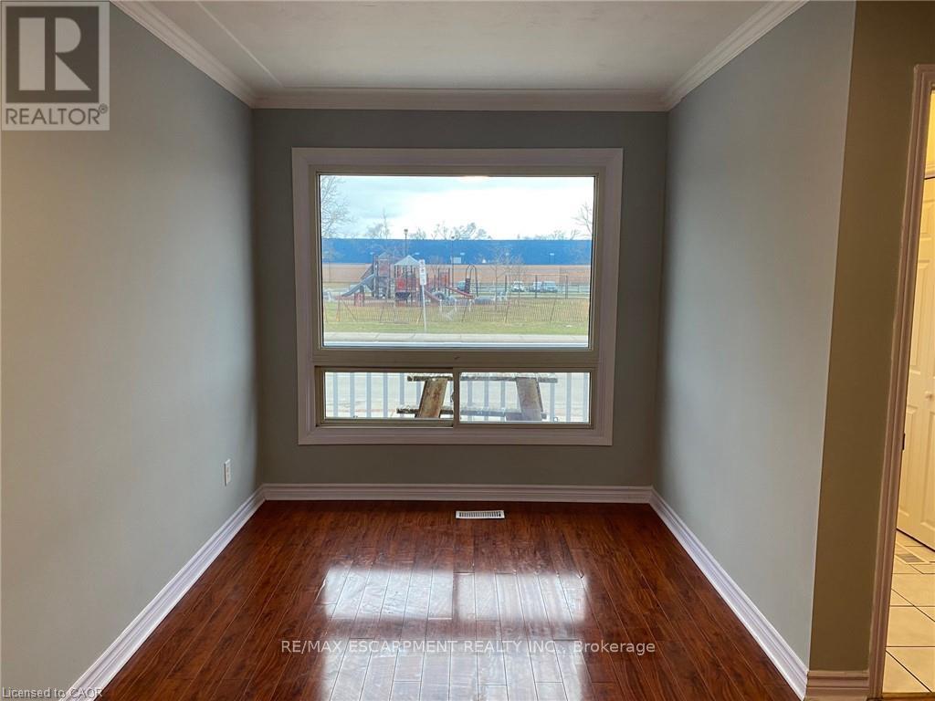 Main - 11 Parkdale Avenue S, Hamilton, Ontario  L8H 1B1 - Photo 5 - X12545094