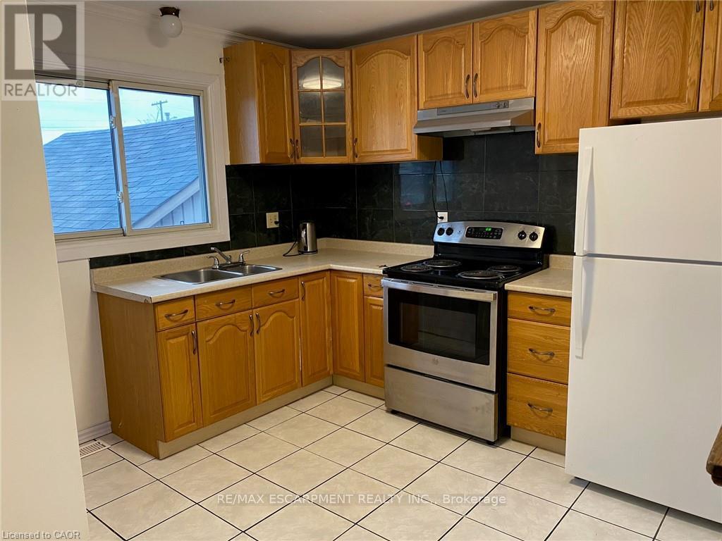 Main - 11 Parkdale Avenue S, Hamilton, Ontario  L8H 1B1 - Photo 8 - X12545094