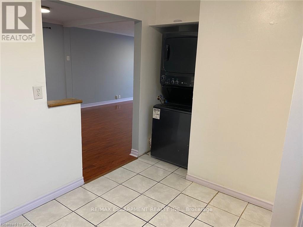 Main - 11 Parkdale Avenue S, Hamilton, Ontario  L8H 1B1 - Photo 9 - X12545094