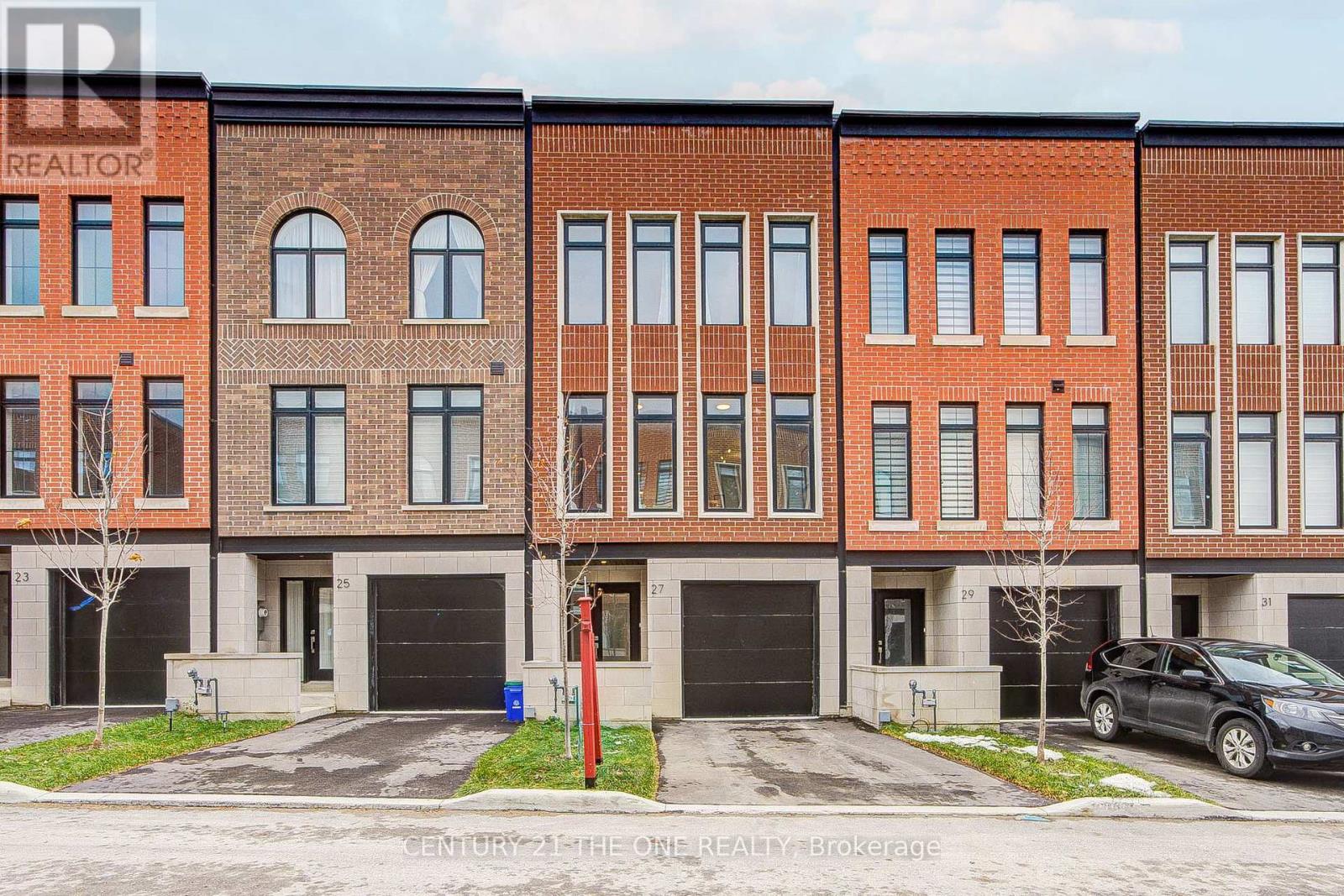 27 CHESTNUT COURT, Aurora, Ontario