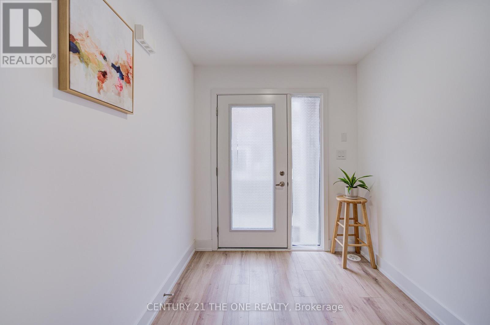 27 Chestnut Court, Aurora, Ontario  L4G 7C4 - Photo 3 - N12536876