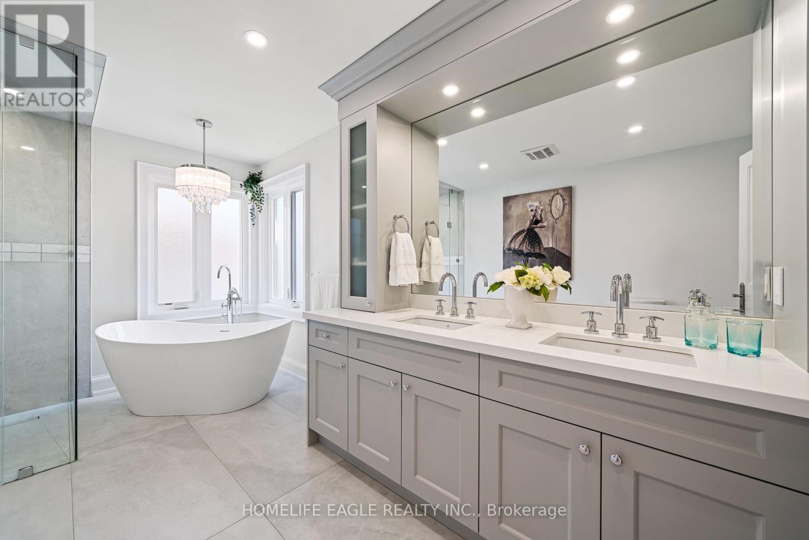 31 Modesto Gardens, Vaughan, Ontario  L4L 8C9 - Photo 17 - N12543116