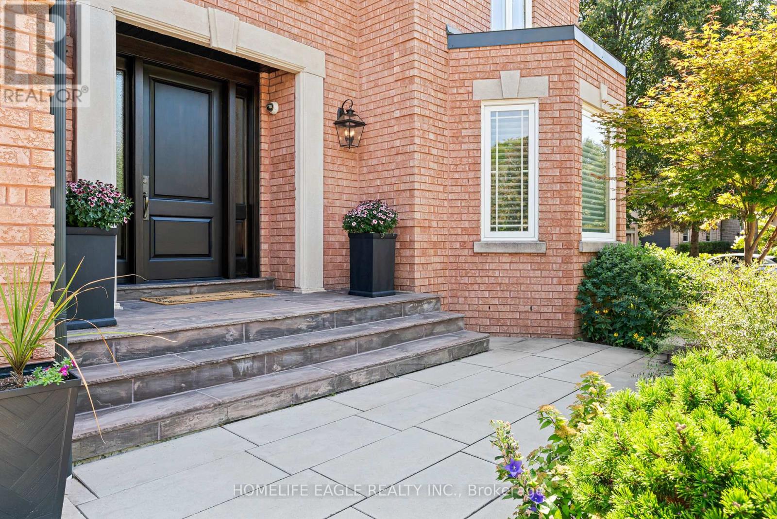 31 Modesto Gardens, Vaughan, Ontario  L4L 8C9 - Photo 3 - N12543116