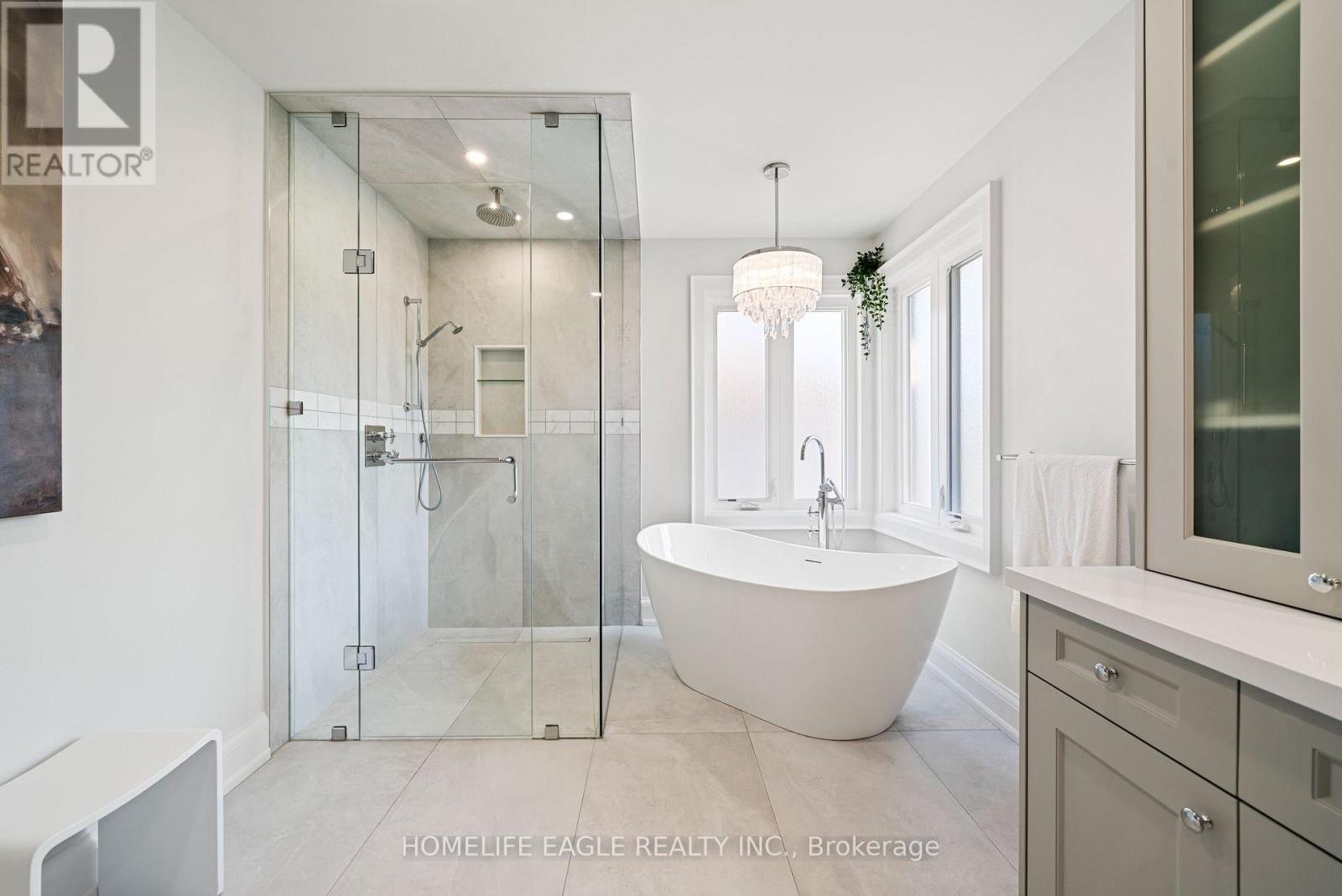 31 Modesto Gardens, Vaughan, Ontario  L4L 8C9 - Photo 18 - N12543116