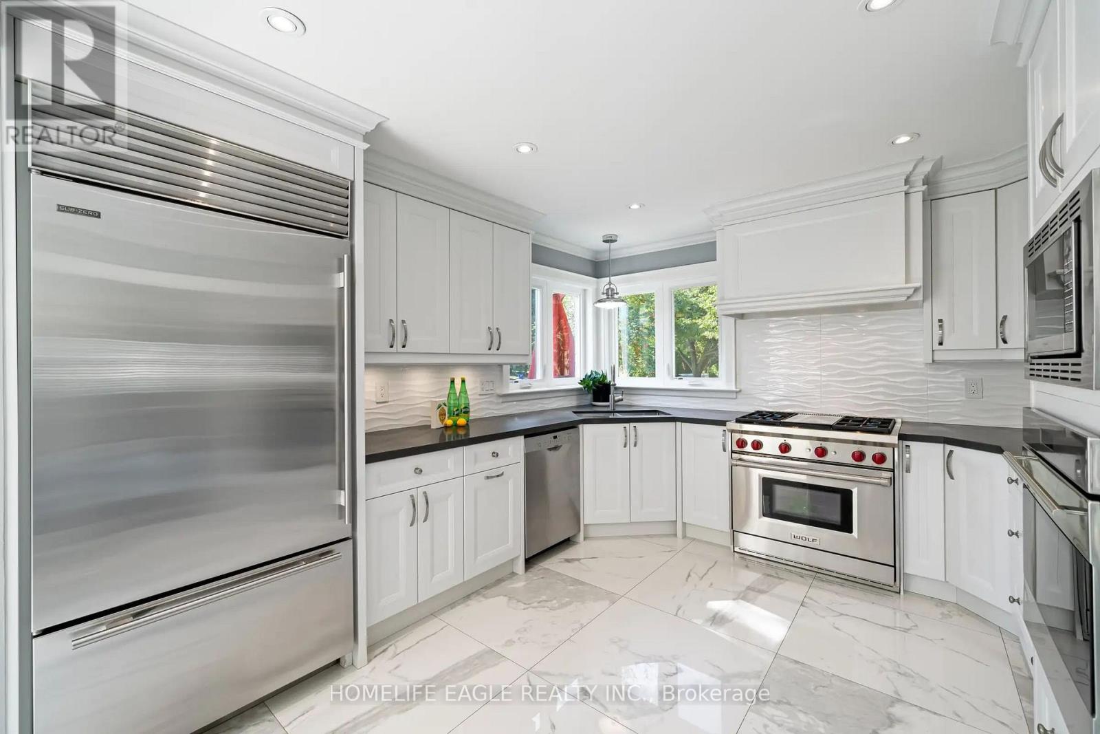 31 Modesto Gardens, Vaughan, Ontario  L4L 8C9 - Photo 9 - N12543116