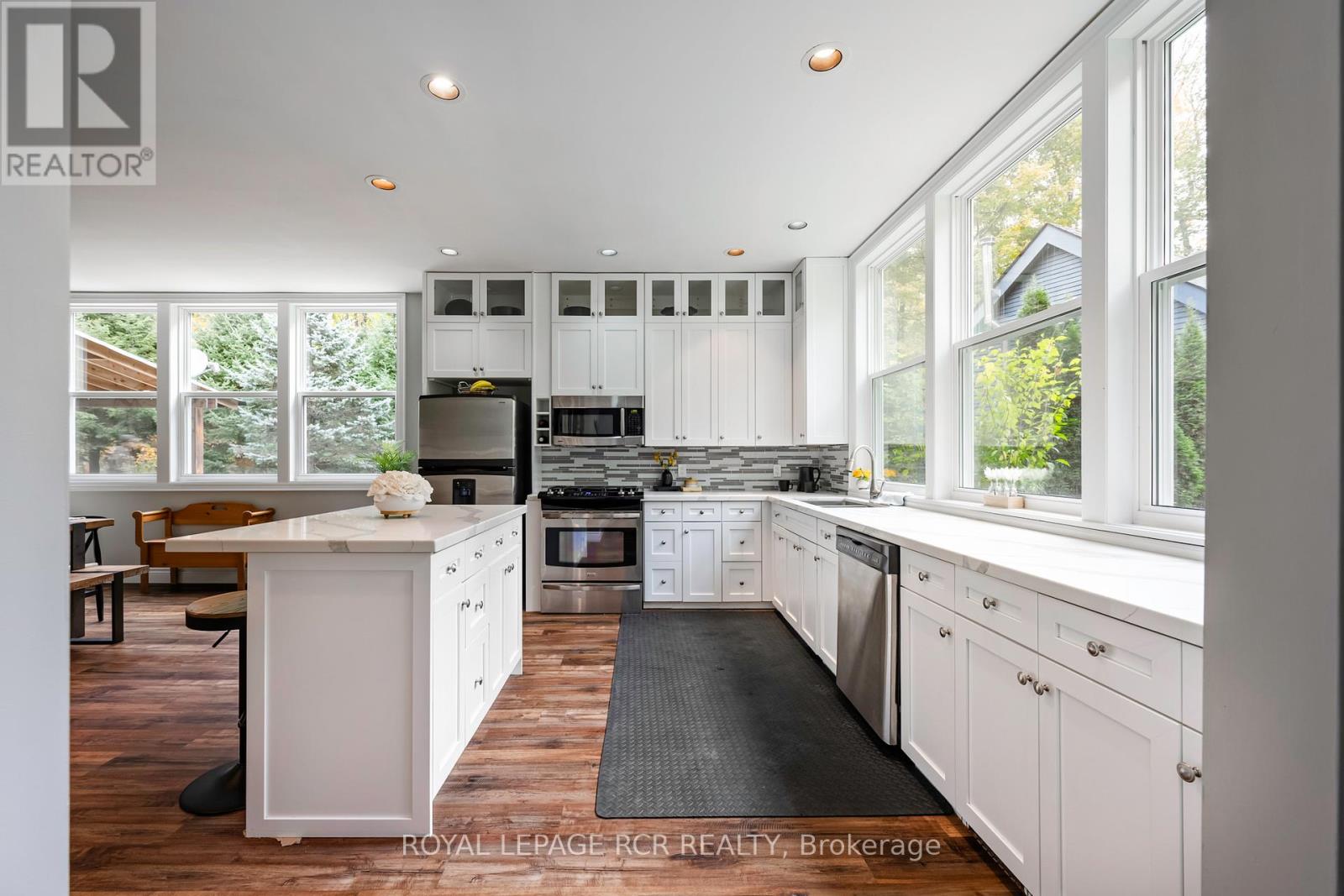 19211 Mountainview Road, Caledon, Ontario  L7K 2G6 - Photo 6 - W12468377