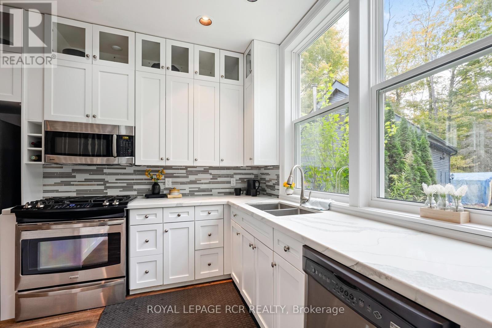 19211 Mountainview Road, Caledon, Ontario  L7K 2G6 - Photo 7 - W12468377