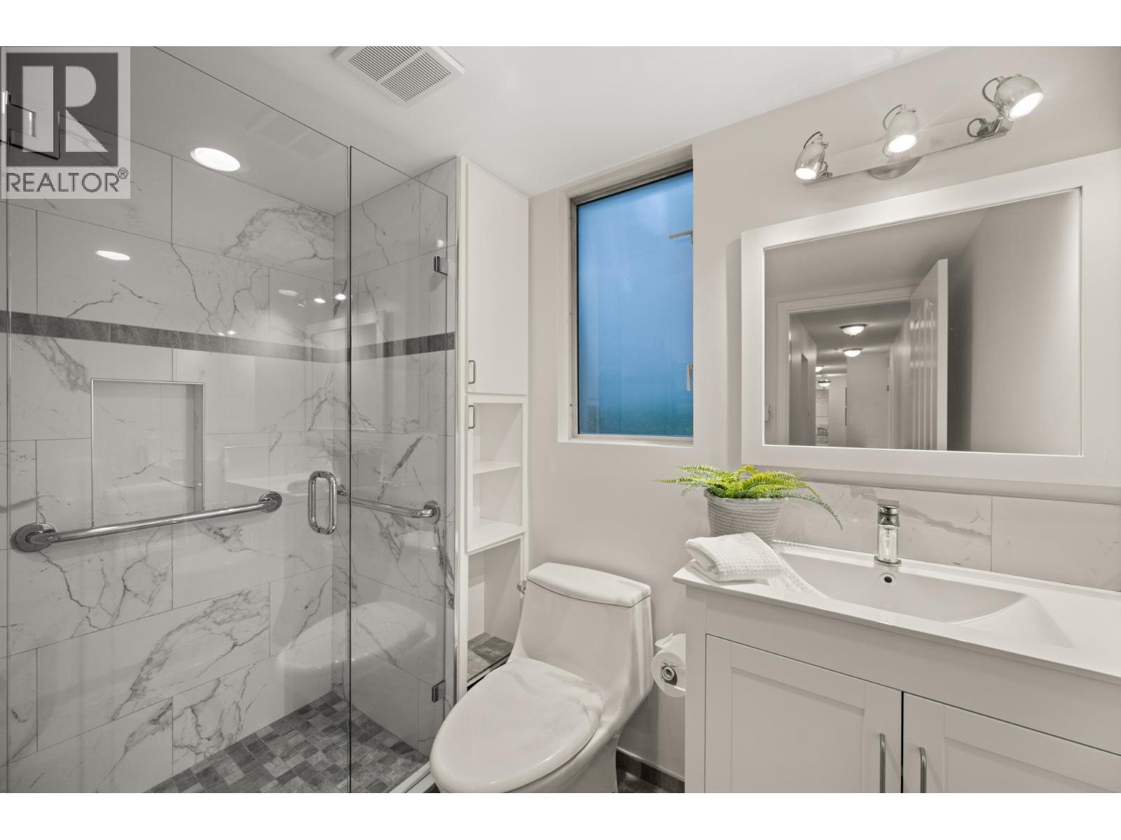 105 5 Renaissance Square, New Westminster, British Columbia  V3M 6K5 - Photo 29 - R3067306