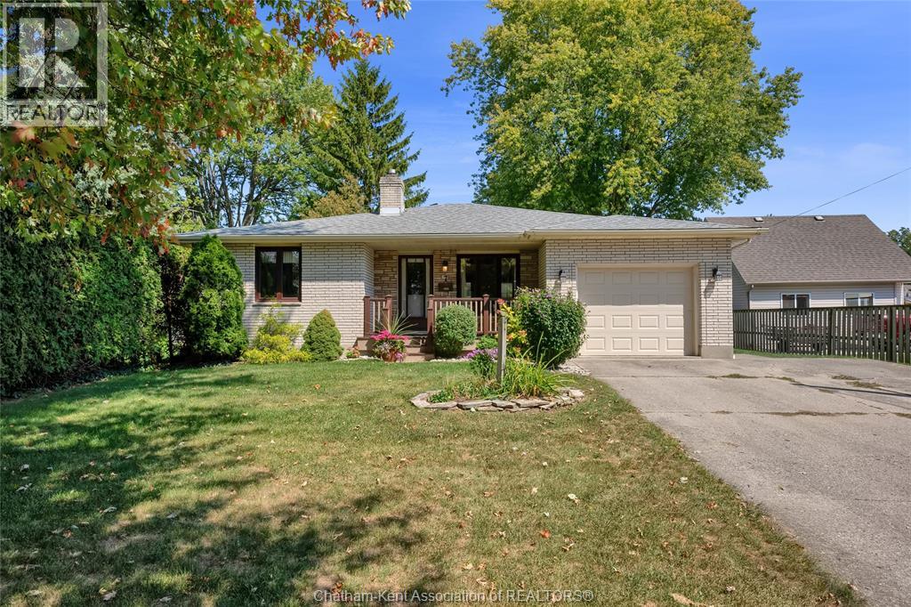 MLS# 25028803: 7 Lawson DRIVE, Chatham, Canada