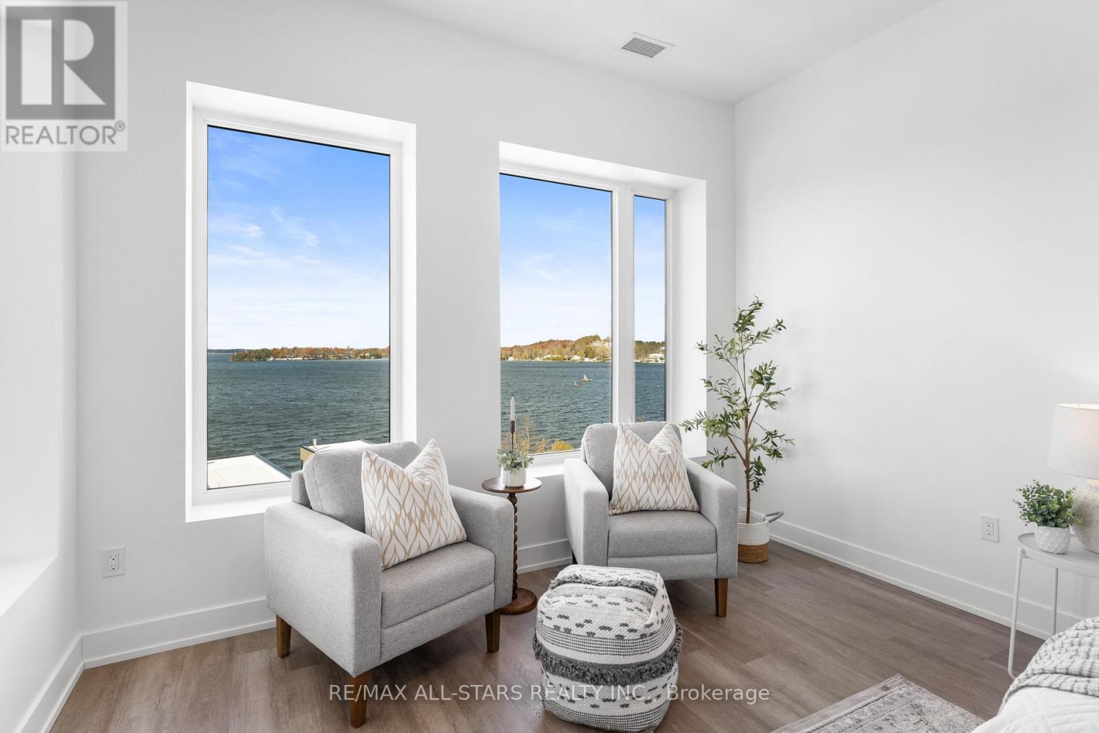 Ph#5 - 19b West Street N, Kawartha Lakes, Ontario K0M 1N0 - Photo 19 - X12544252