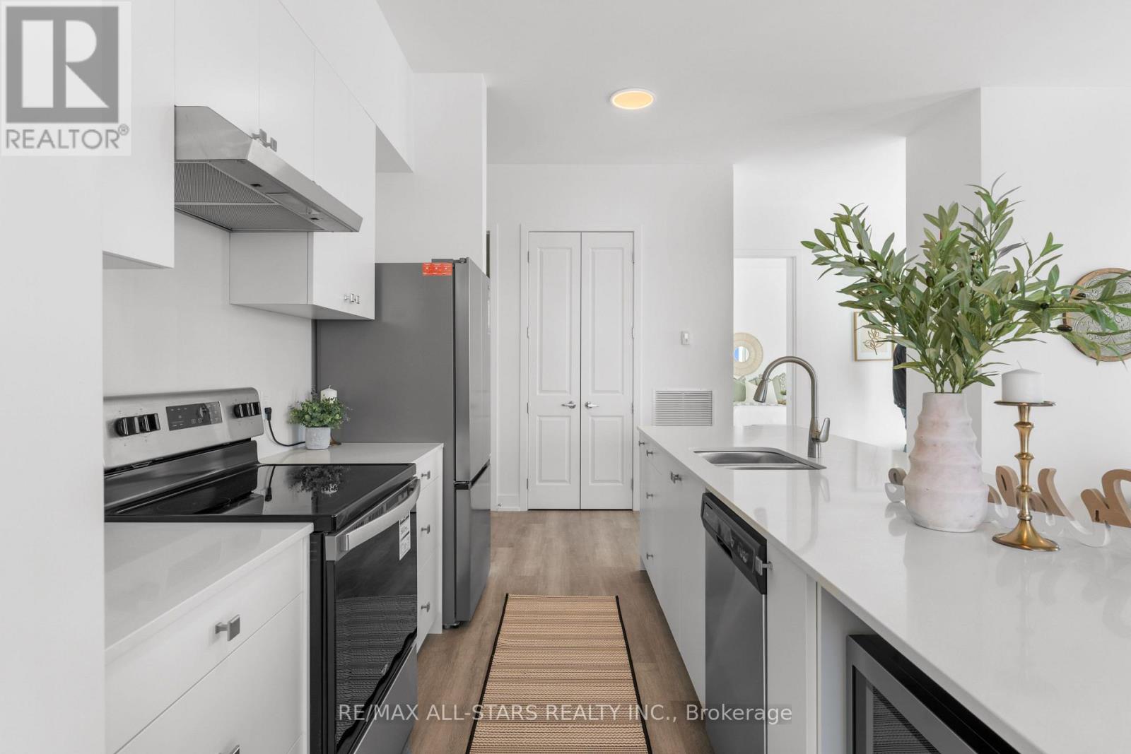 Ph#5 - 19b West Street N, Kawartha Lakes, Ontario K0M 1N0 - Photo 29 - X12544252