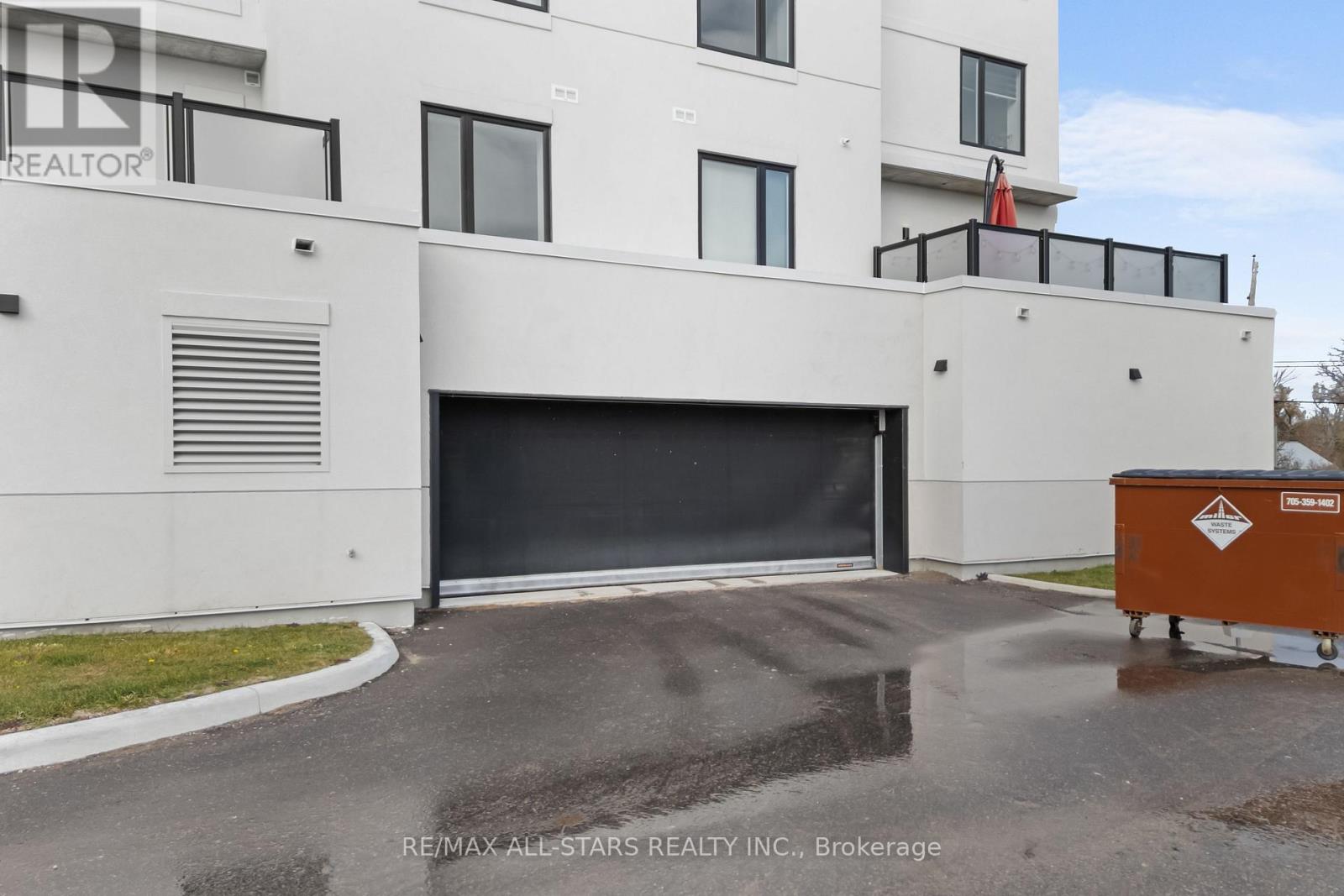 Ph#5 - 19b West Street N, Kawartha Lakes, Ontario K0M 1N0 - Photo 8 - X12544252