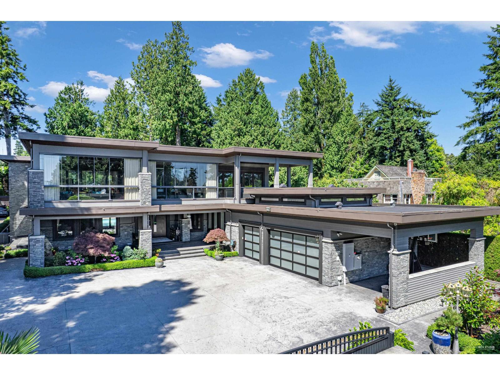 13657 Marine Drive, White Rock, British Columbia  V4B 1A3 - Photo 1 - R3067404