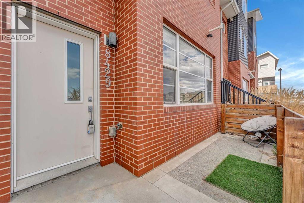 8429 Saddlebrook Drive Ne, Calgary, Alberta  T3J 0B4 - Photo 3 - A2270409