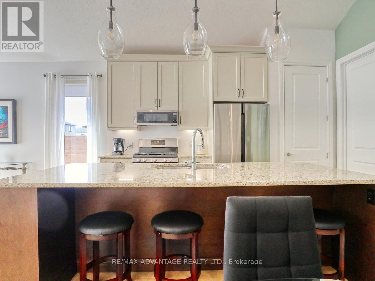 1891 Trailsway Drive, London South, Ontario  N6K 0K7 - Photo 5 - X12545446