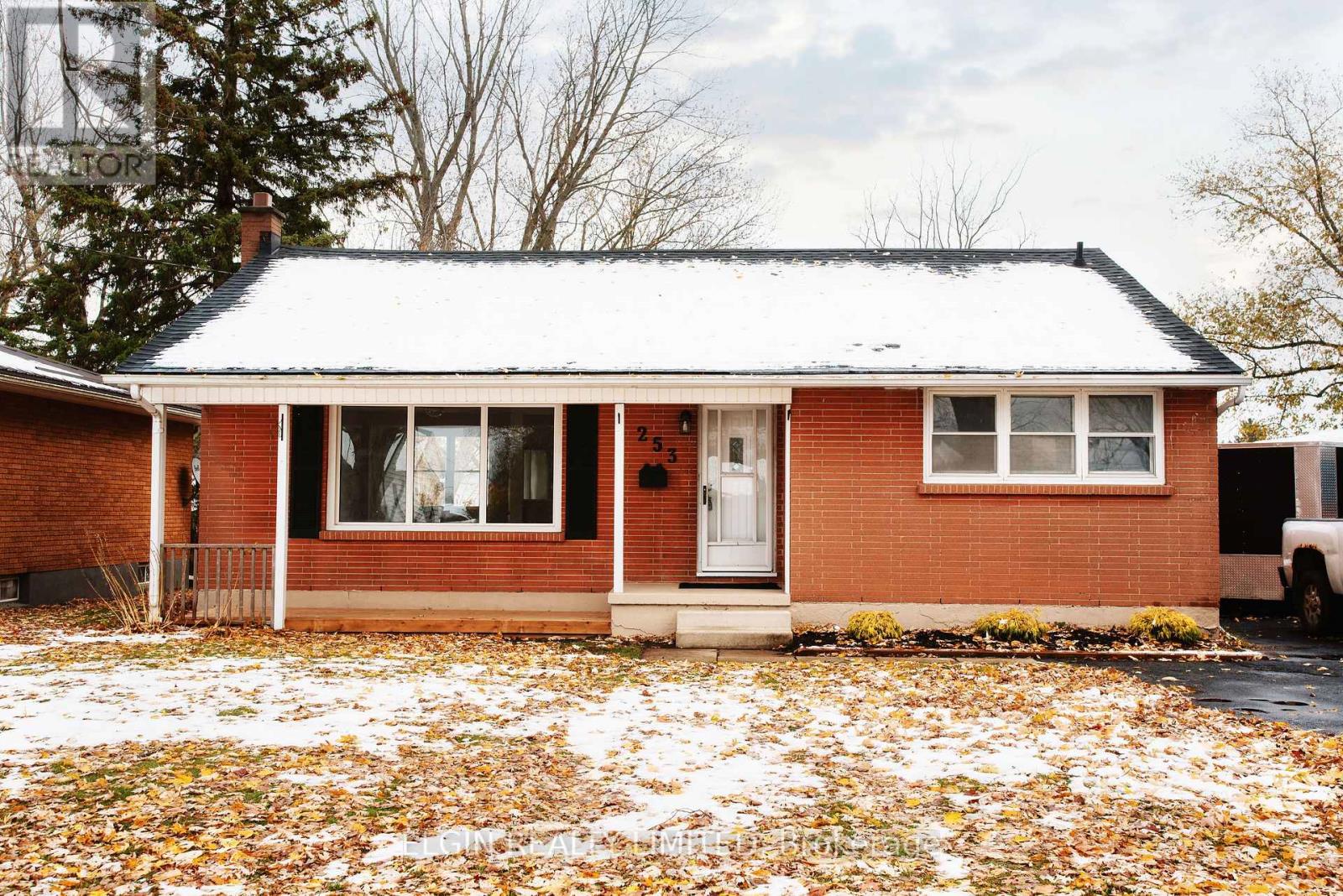 253 Alma Street, St. Thomas, Ontario  N5P 3B9 - Photo 1 - X12545506