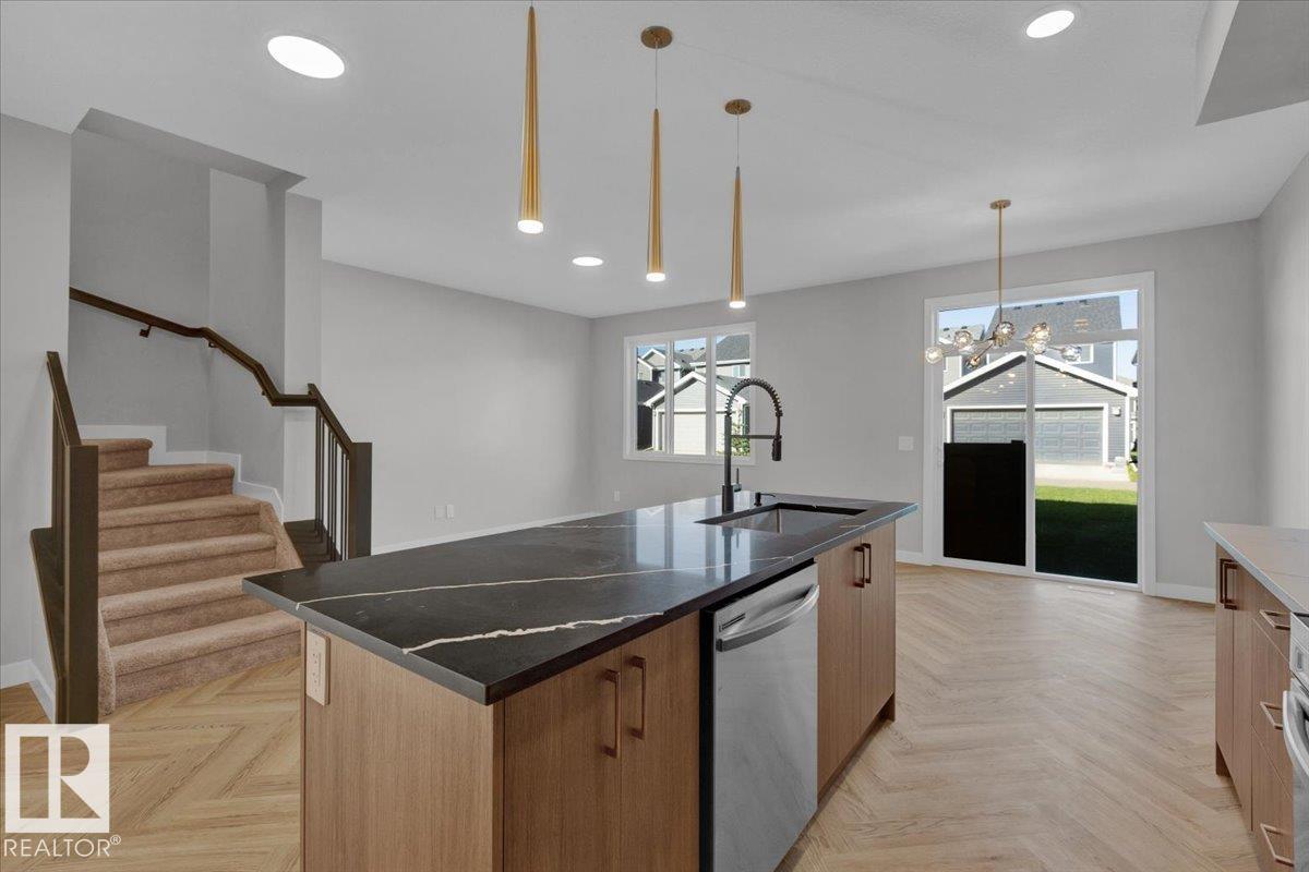 8242 KIRIAK LO SW, Edmonton, Alberta