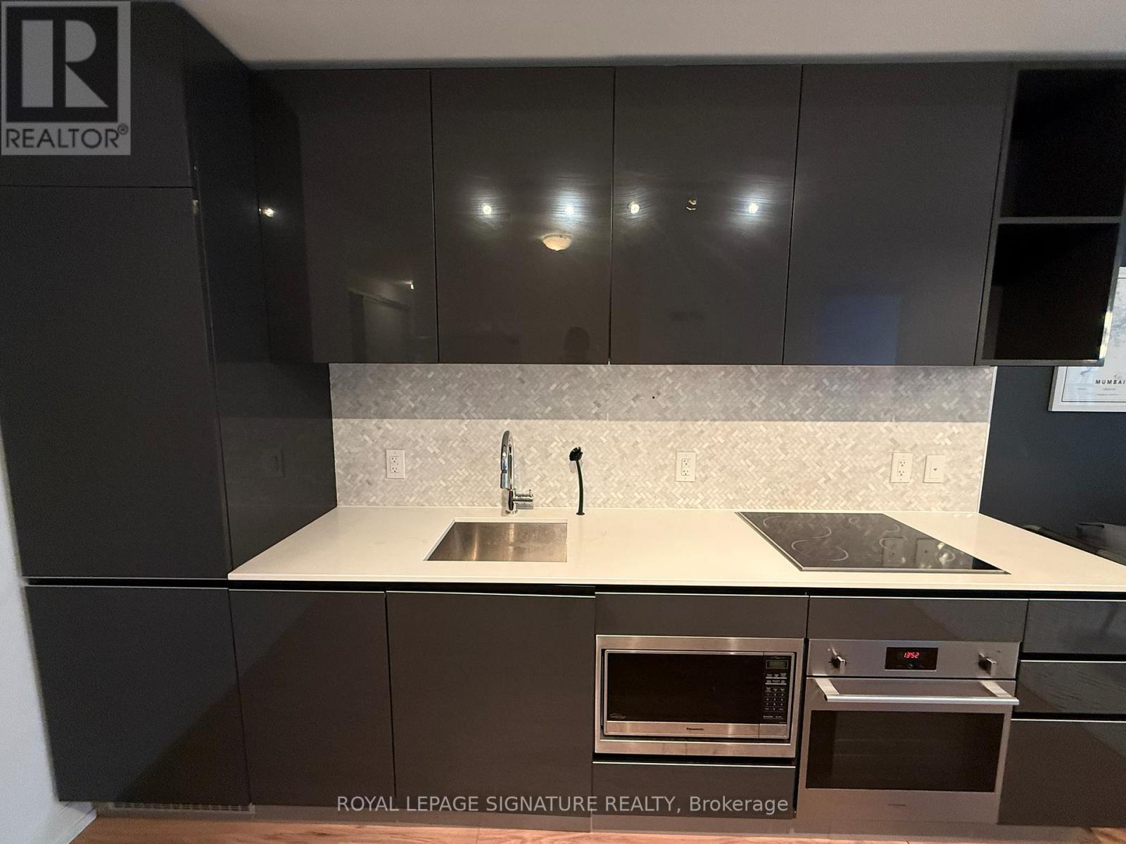 213 - 377 Madison Avenue, Toronto, Ontario  M4V 3E1 - Photo 4 - C12545190