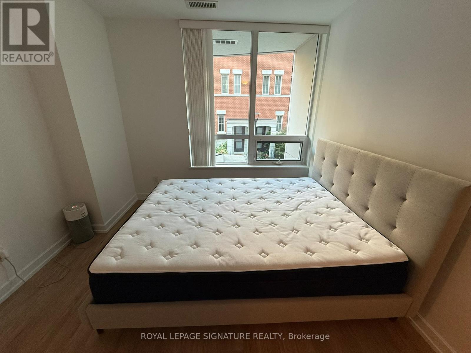 213 - 377 Madison Avenue, Toronto, Ontario  M4V 3E1 - Photo 8 - C12545190