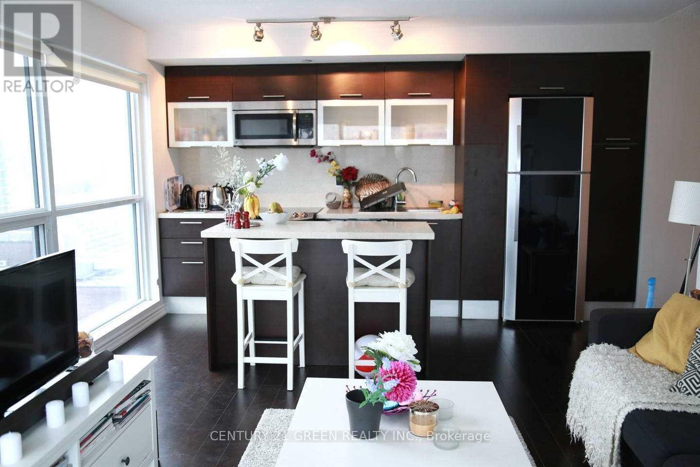 2415 - 386 Yonge Street, Toronto, Ontario  M5B 0A5 - Photo 4 - C12545204