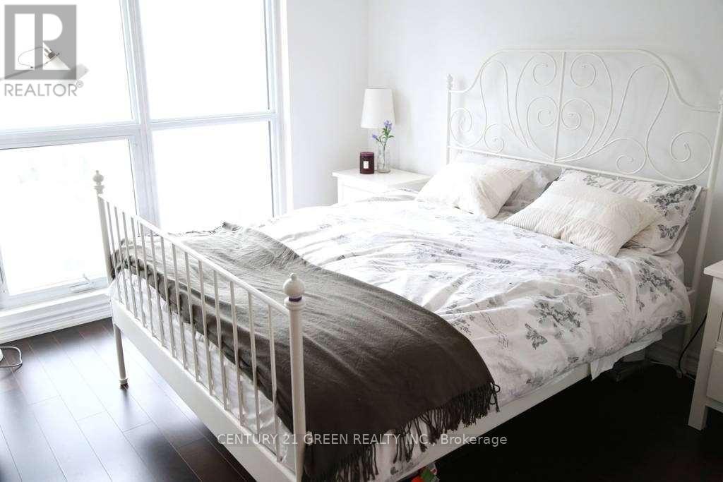 2415 - 386 Yonge Street, Toronto, Ontario  M5B 0A5 - Photo 5 - C12545204