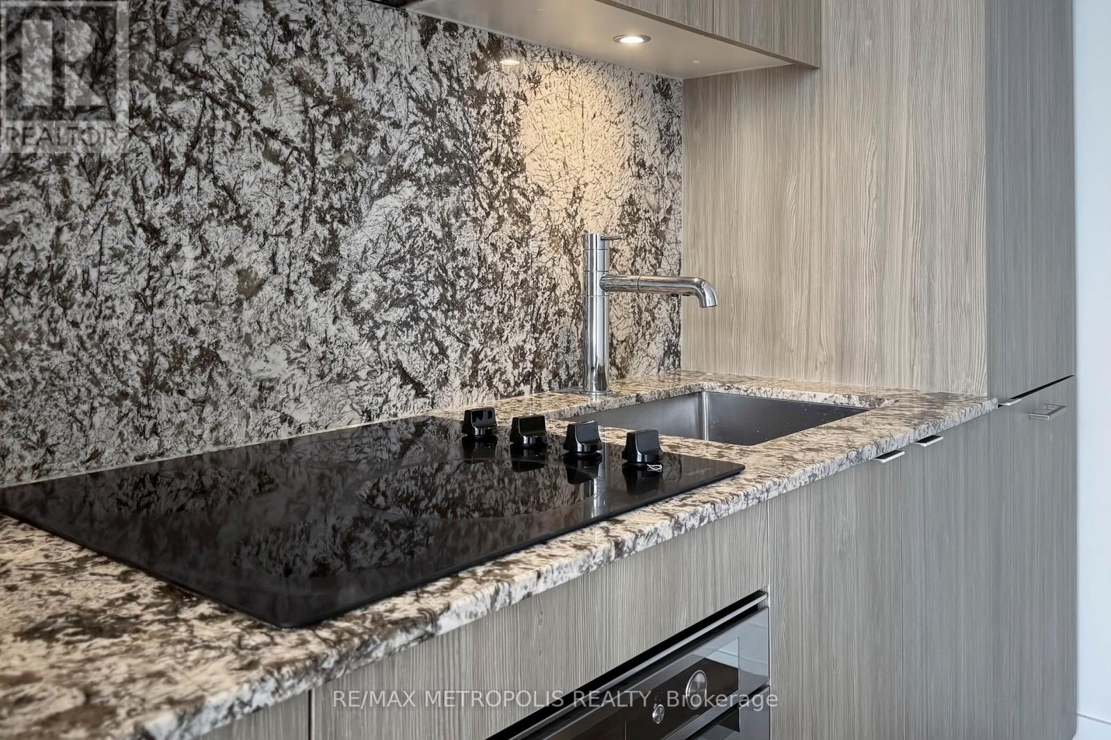 638 - 20 Inn On The Park Drive, Toronto, Ontario  M3C 0P8 - Photo 15 - C12545294