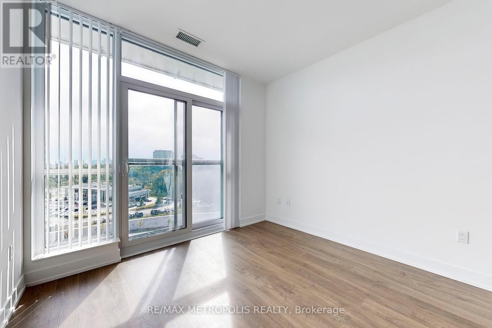 638 - 20 Inn On The Park Drive, Toronto, Ontario  M3C 0P8 - Photo 7 - C12545294