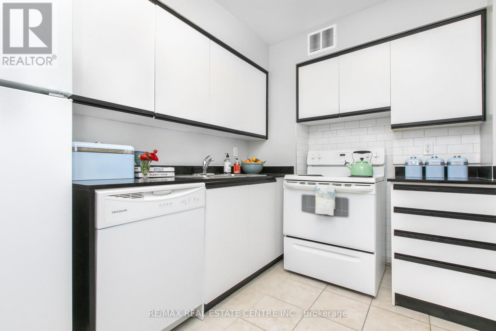 1210 - 100 Graydon Hall Drive, Toronto, Ontario  M3A 3A8 - Photo 14 - C12545398