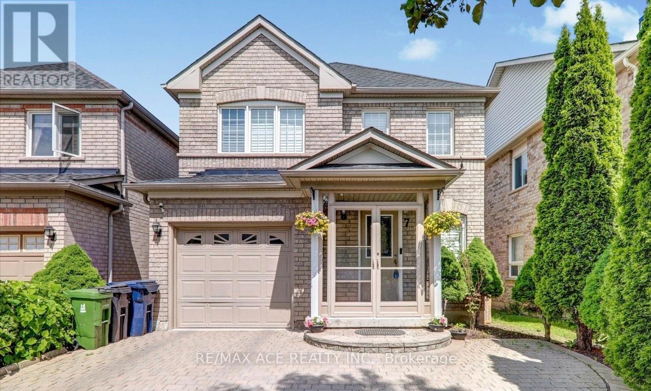 7 GLACIER CRESCENT, Toronto, Ontario