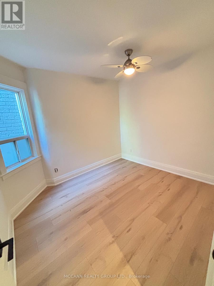 Upper - 927 Kingston Road, Toronto, Ontario M4E 1S6 - Photo 12 - E12545210