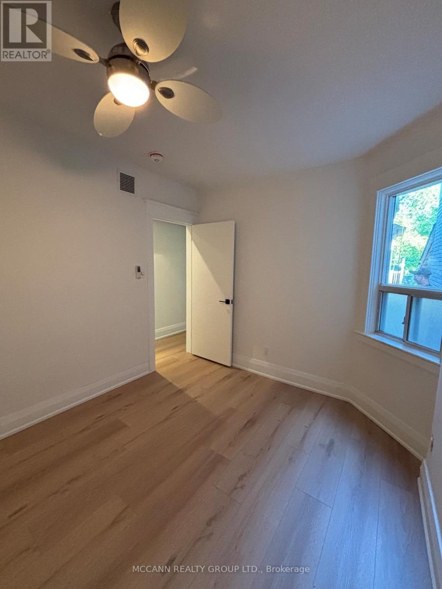 Upper - 927 Kingston Road, Toronto, Ontario M4E 1S6 - Photo 13 - E12545210