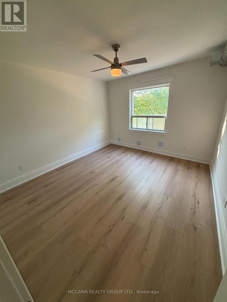 Upper - 927 Kingston Road, Toronto, Ontario M4E 1S6 - Photo 14 - E12545210