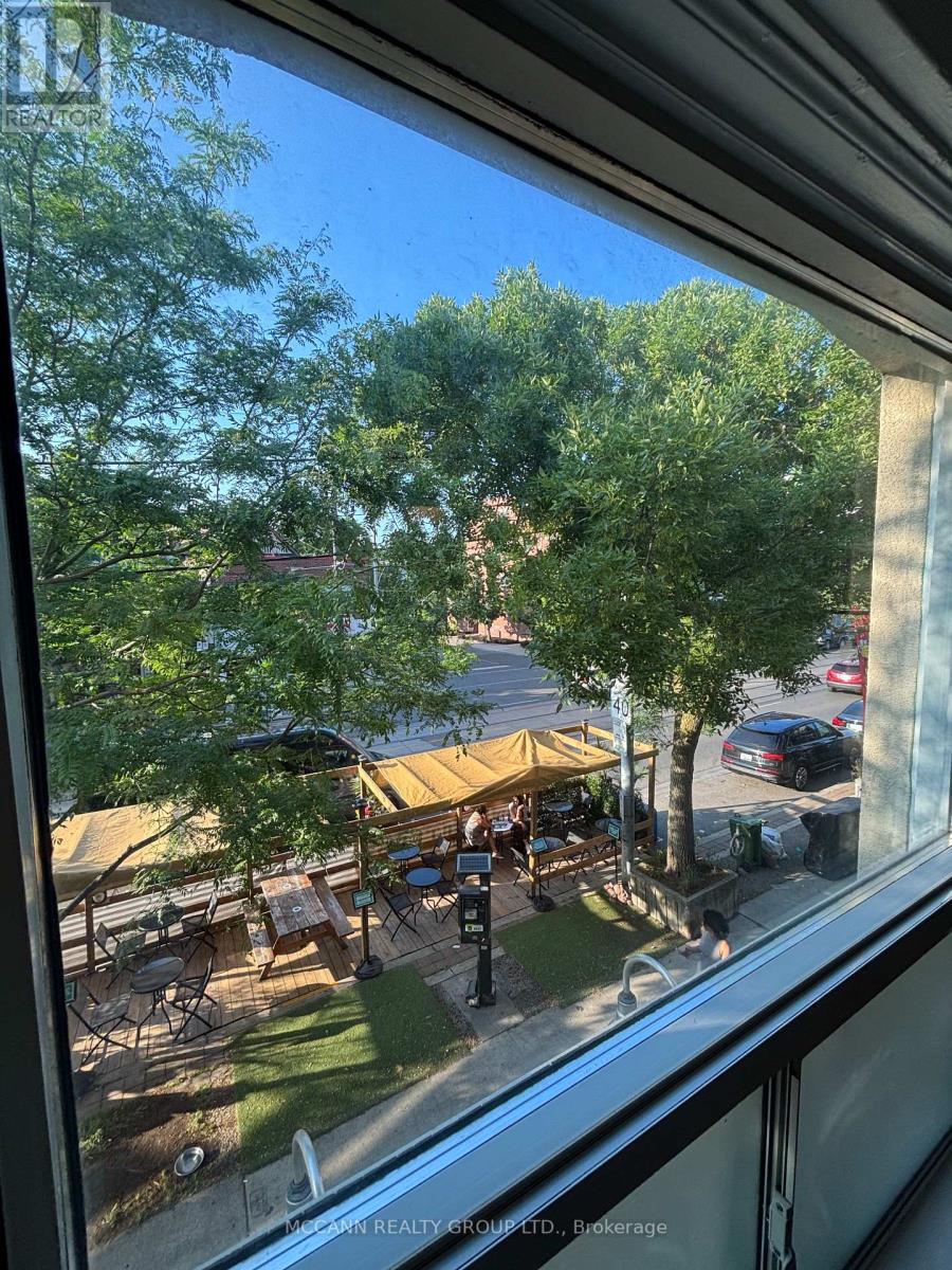 Upper - 927 Kingston Road, Toronto, Ontario M4E 1S6 - Photo 16 - E12545210