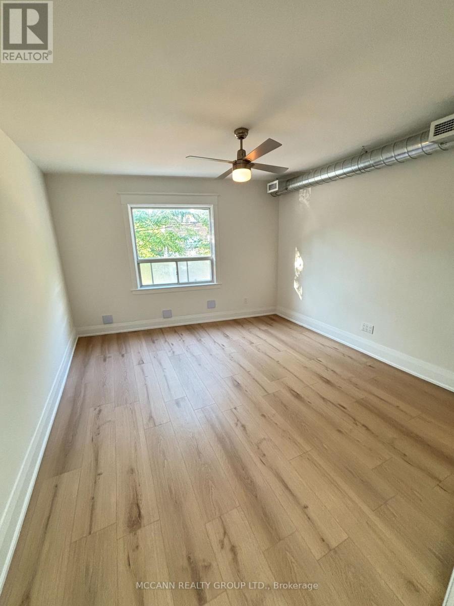 Upper - 927 Kingston Road, Toronto, Ontario M4E 1S6 - Photo 18 - E12545210