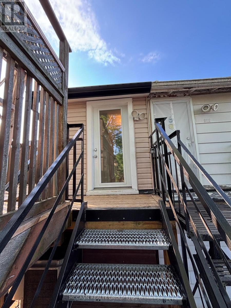 Upper - 927 Kingston Road, Toronto, Ontario M4E 1S6 - Photo 19 - E12545210