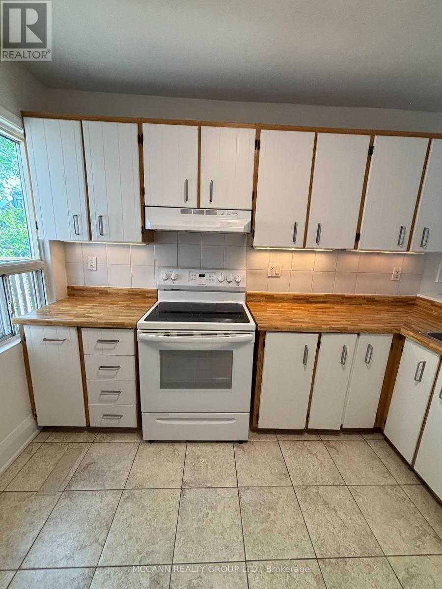 Upper - 927 Kingston Road, Toronto, Ontario M4E 1S6 - Photo 2 - E12545210