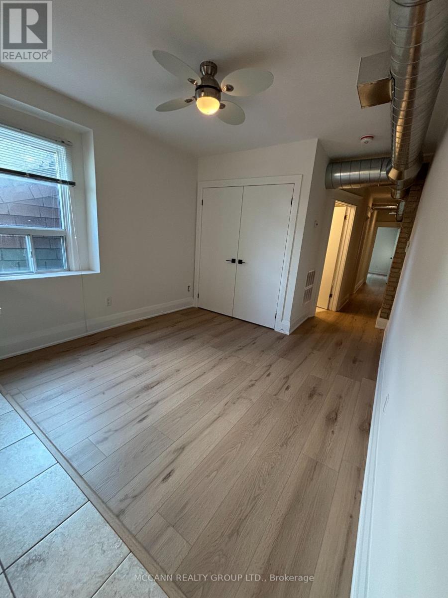 Upper - 927 Kingston Road, Toronto, Ontario M4E 1S6 - Photo 6 - E12545210